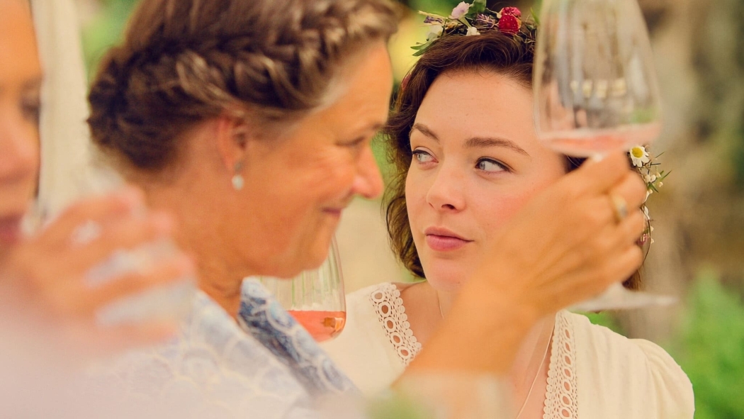 Bir Yaz Gecesi 1. Sezon 1. Bölüm izle